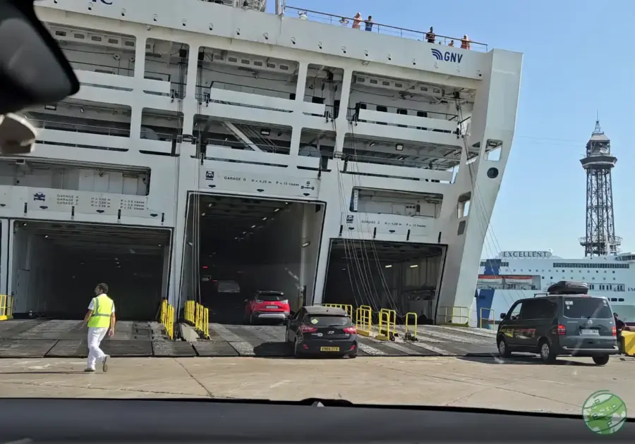 embarcar ferry gnv barcelona a genova