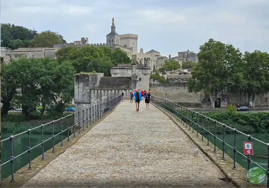 Ponte de Avignon sobre o Rio Ródano