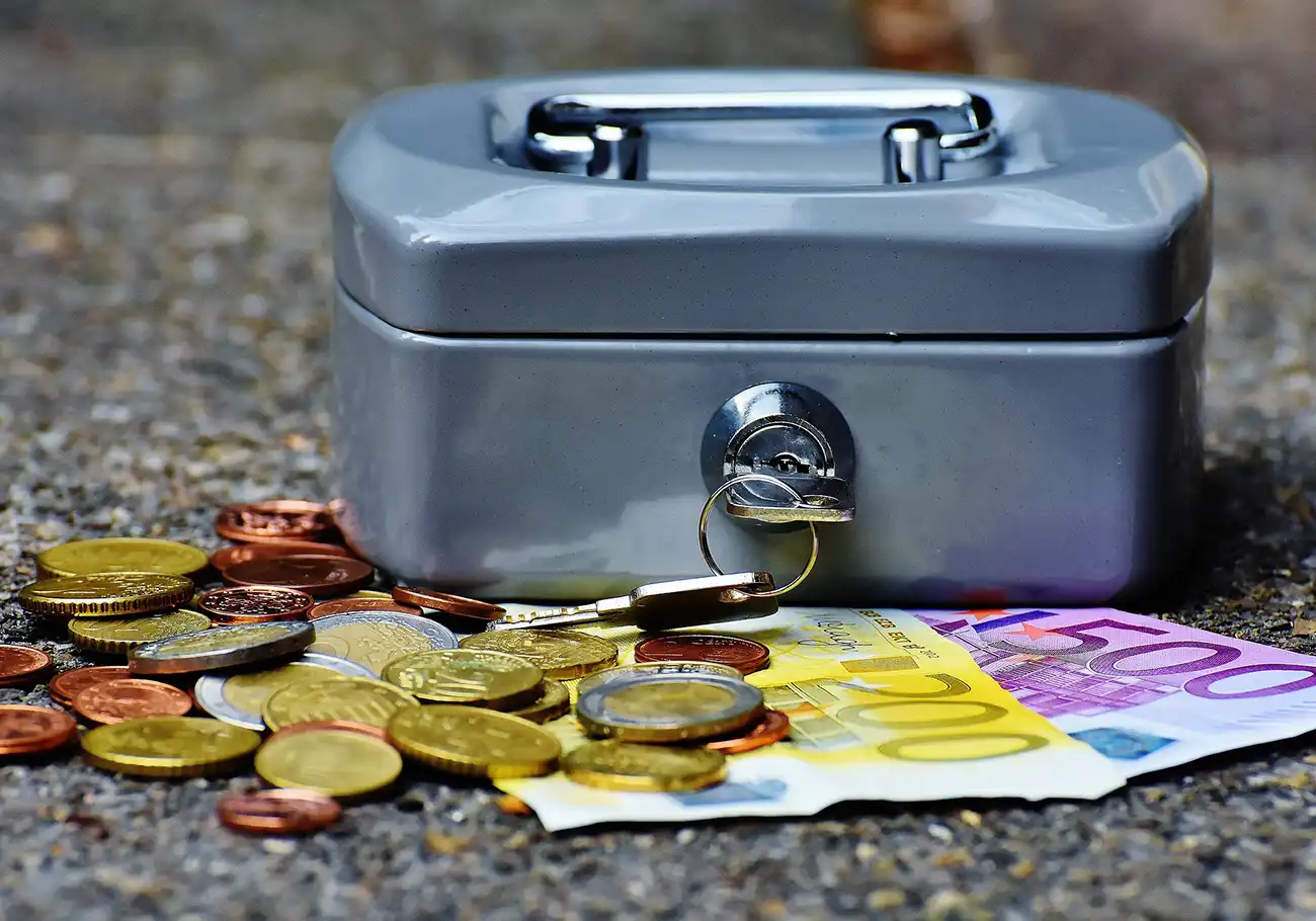 how to save money trip